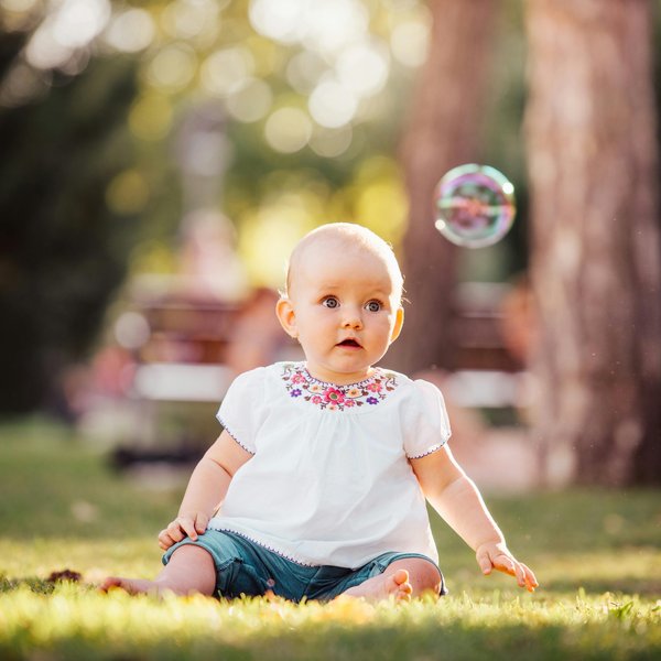 Bodies bébé fille : élégance et confort pour votre petite !